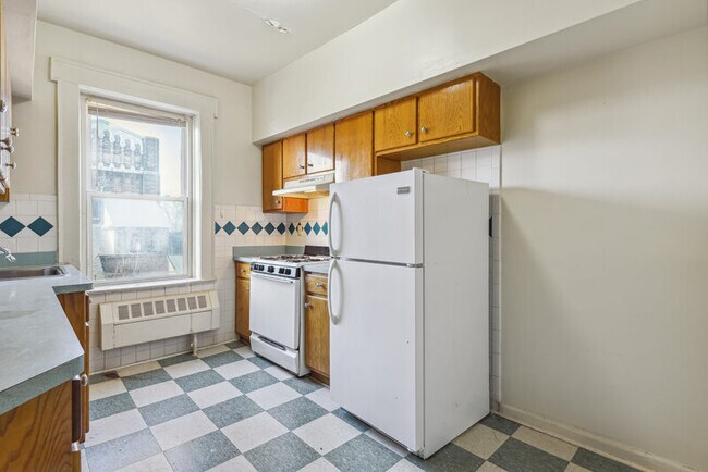 Building Photo - 480 Clifton Ave