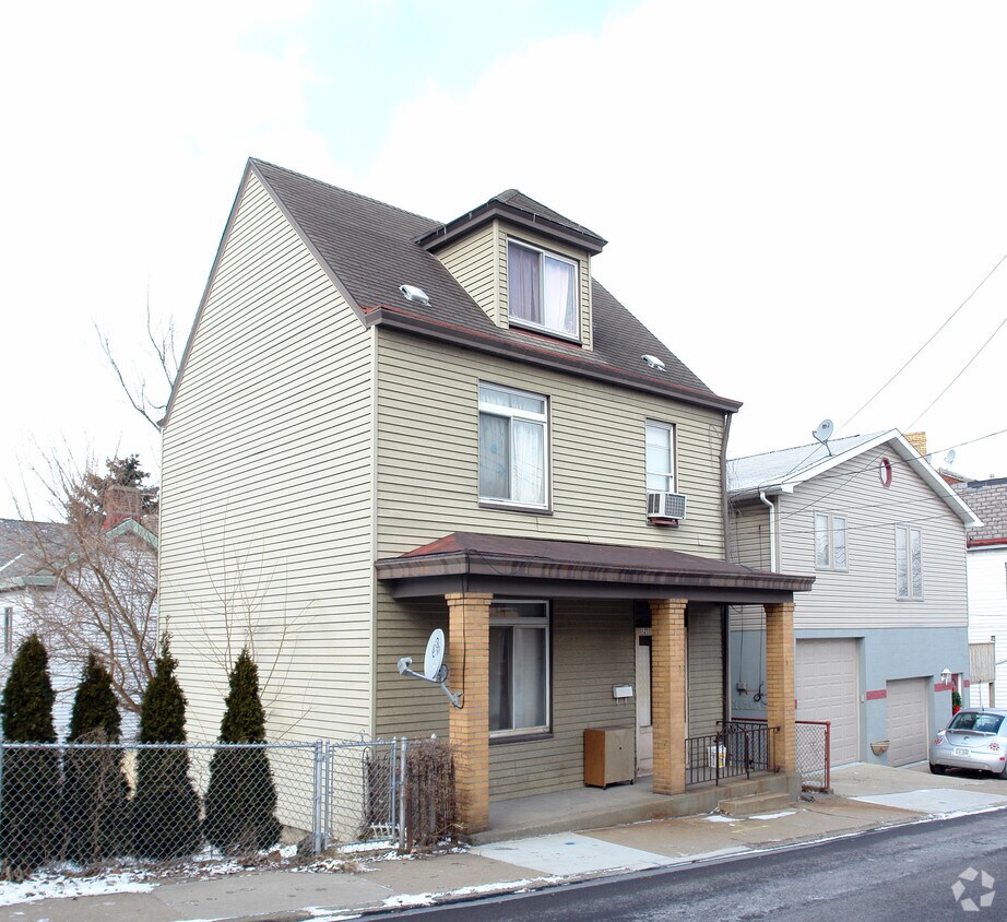 121 Stamm Ave, Mount Oliver, PA 15210 Apartments in Mount Oliver, PA