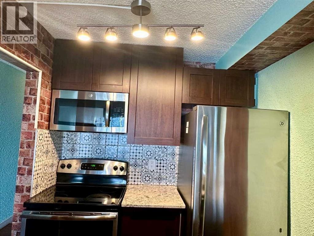 Primary Photo - 2411-221-226 6 Ave SE