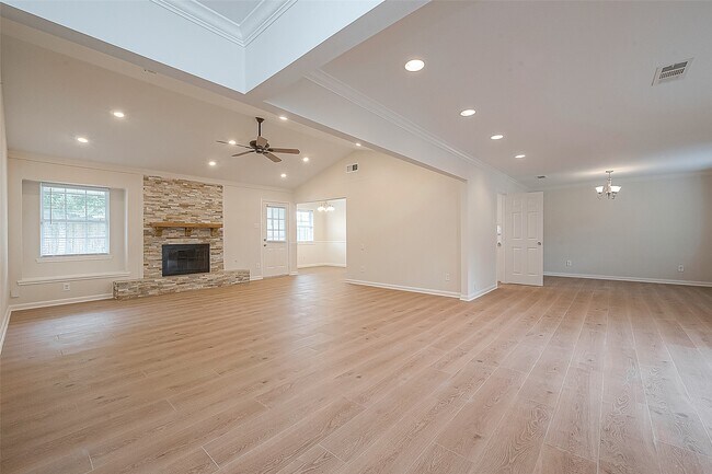 Foto del edificio - 10306 Bob White Dr