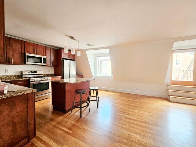 Building Photo - 1798 Beacon St