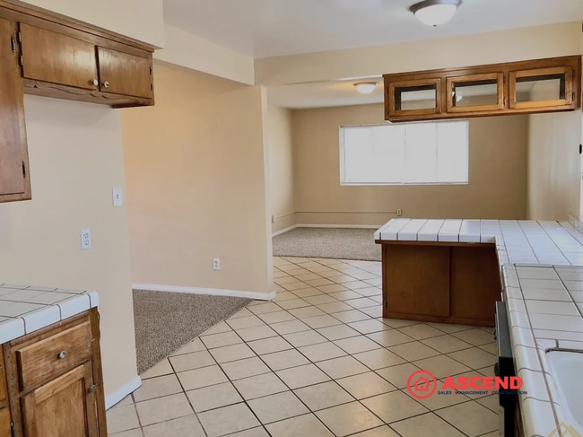 Building Photo - Lovely Home in Northeast Bakersfield!