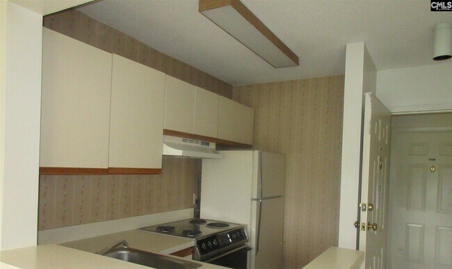 Building Photo - 1600 Park Cir