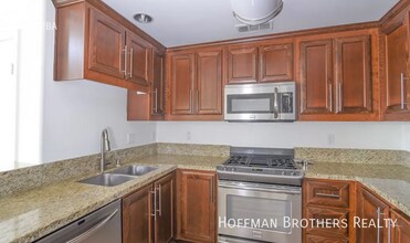 Building Photo - 11925 Kling St