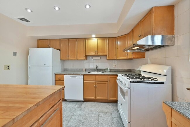 Photo - 27 Beech St (Hillsdale, NJ) House