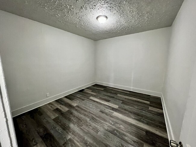 Building Photo - Renovated 3 Bed 1 Bath Home in Louisville ...
