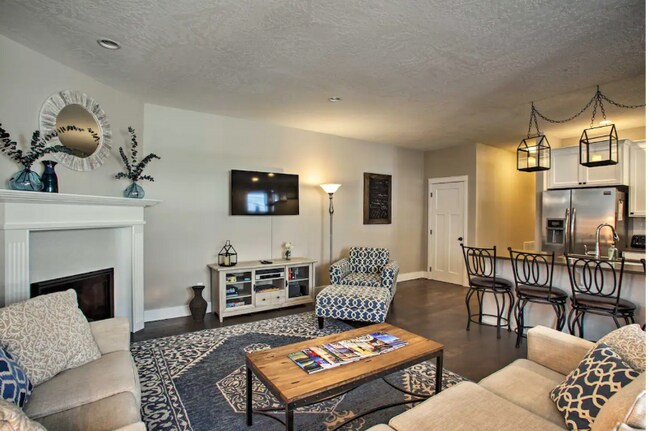 Building Photo - 723 Coeur D Alene Ave