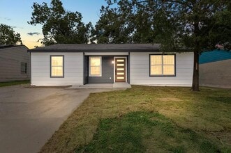 Building Photo - 3906 Simsbrook Dr