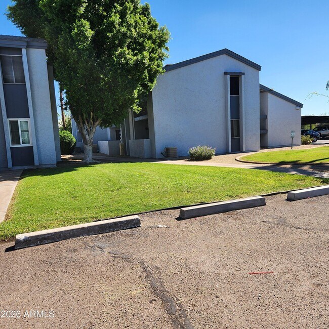 Foto del edificio - 7550 N 12th St