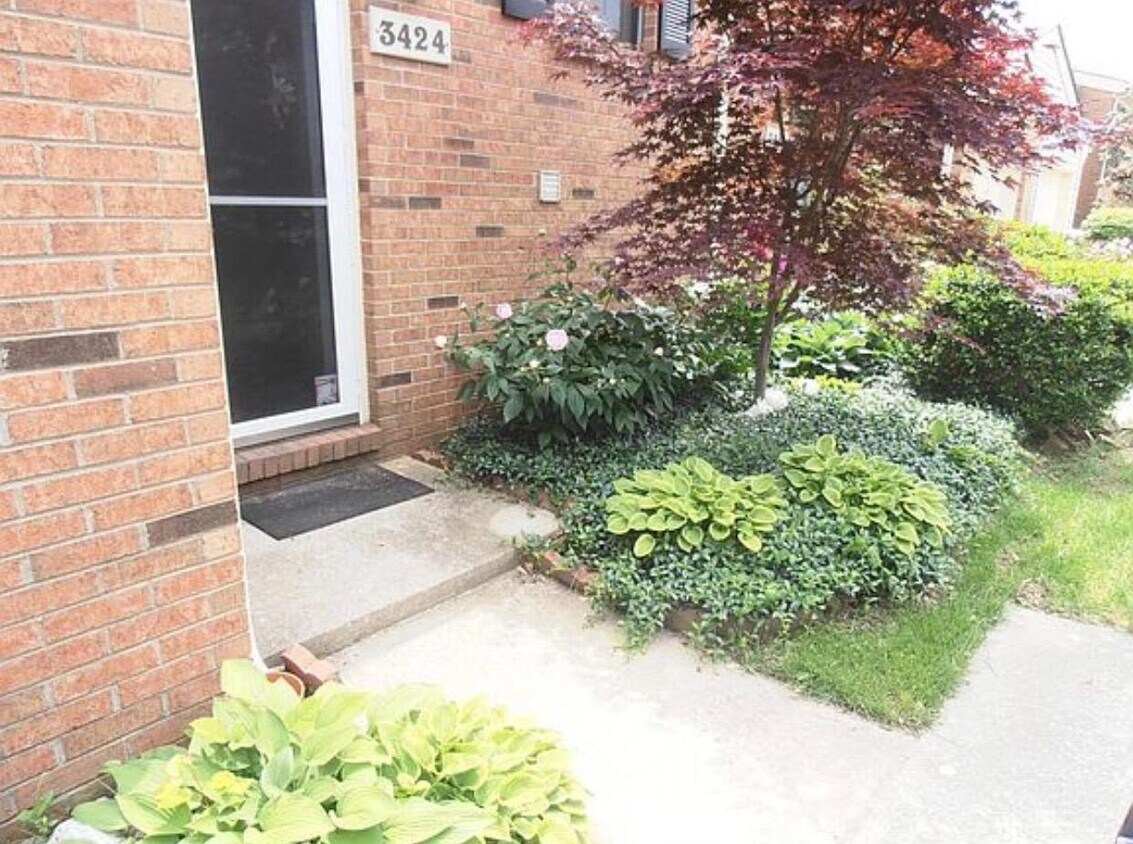 Primary Photo - 3424 Springlake Dr