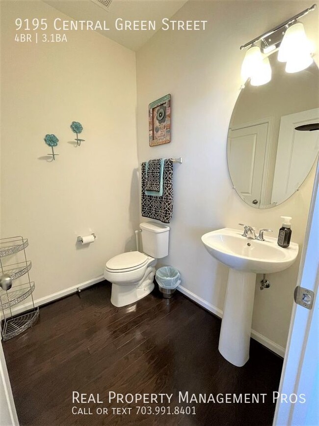 Building Photo - MASSIVE TOWNHOME, W ROOFTOP DECK, & CUSTOM...