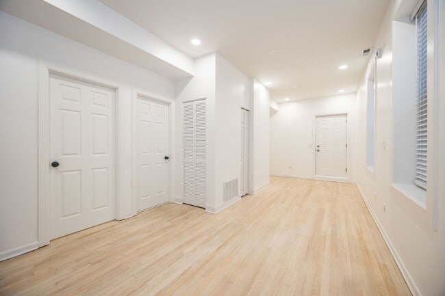 Building Photo - 1247 N Cleaver St