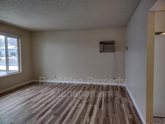 Foto del edificio - 3050 NE Johnson St