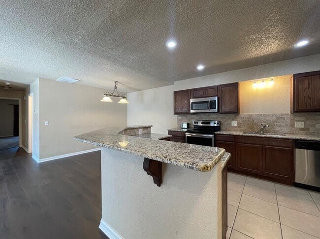 Foto del edificio - 4707 Hemlock Ln