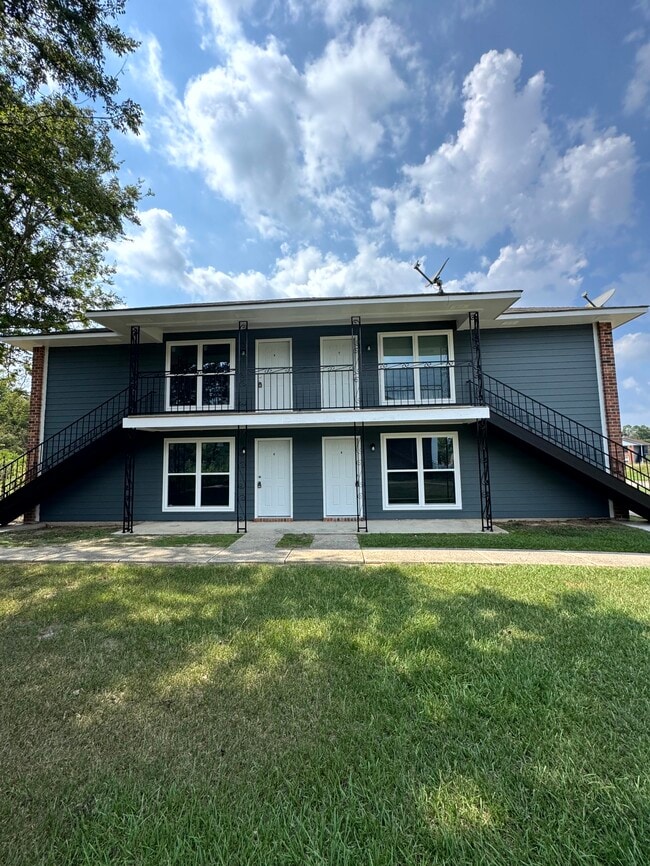 Building Photo - 1634 Clear Lake Ave