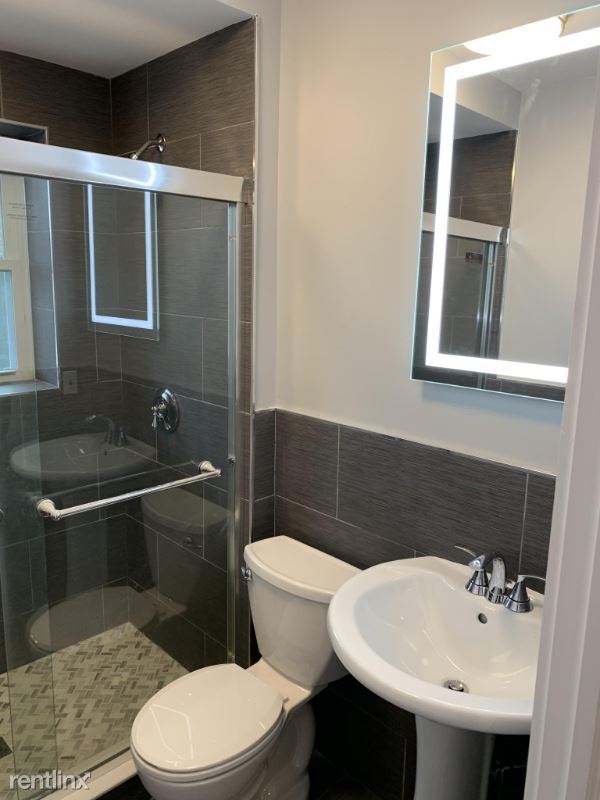Foto del edificio - 3 br, 1 bath Apartment - 14 Chase St 1 Unit 1
