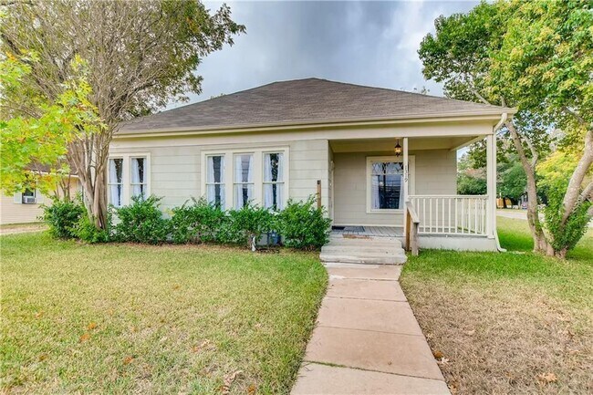 Foto del edificio - 1319 Davis St