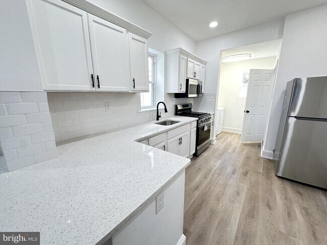 Foto del edificio - 3327 N Sydenham St