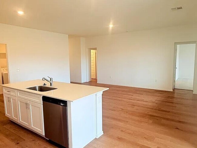 Building Photo - 16217 Lovers Ln
