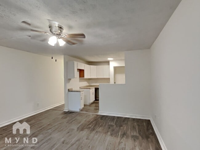 Building Photo - 605 Cedar Ave NW