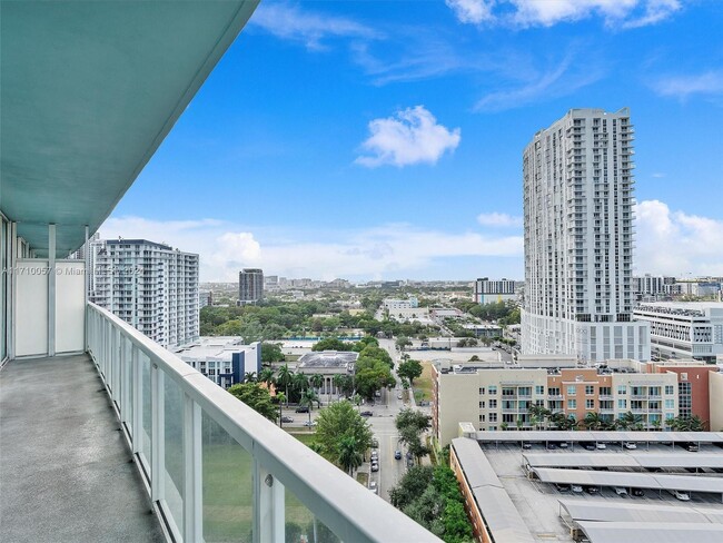 Foto del edificio - 1900 N Bayshore Dr