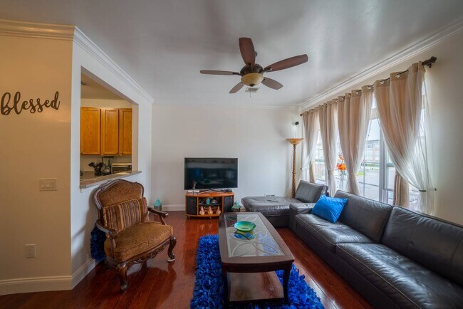 Building Photo - 211 Surf Dr