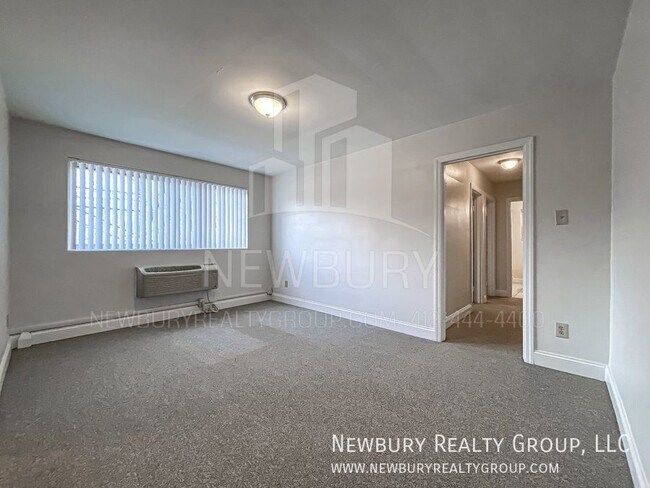 Building Photo - 2 Bedroom Apartment Ready For Immediate Oc...