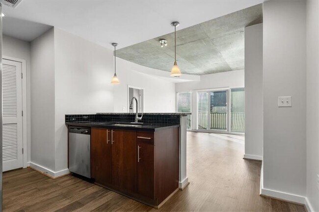 Building Photo - 250 Pharr Rd NE