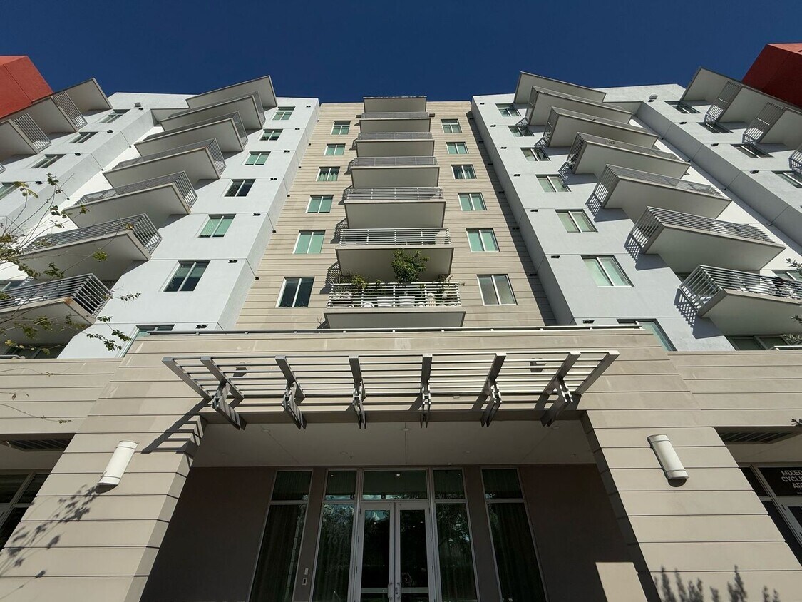 2 Bed / 2 Bath Unit 1-405 - 2 Bed / 2 Bath Unit 1-405