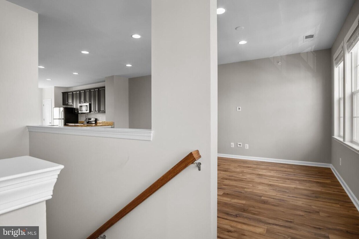 42212 Water Iris Terrace, Aldie, VA 20105 Room for Rent in Aldie, VA