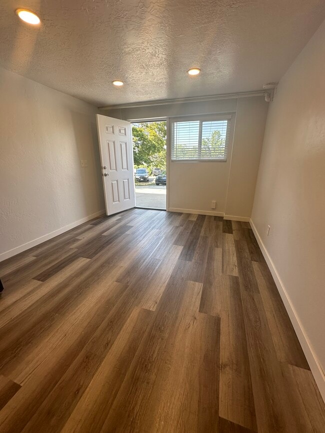 Building Photo - 763 S 1000 E
