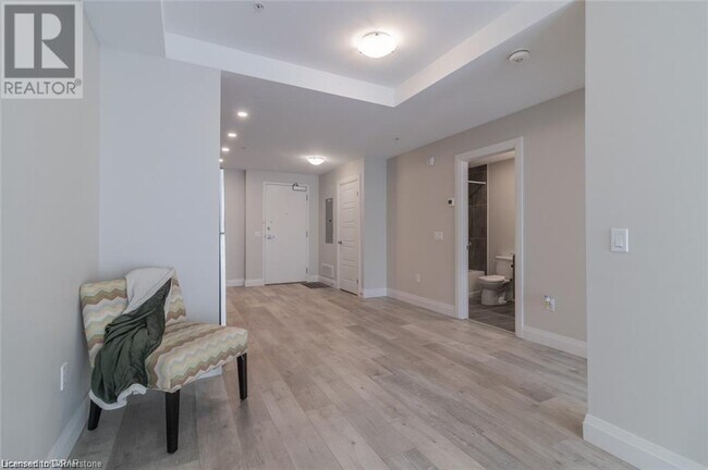 Building Photo - 5 Wake Robin Dr