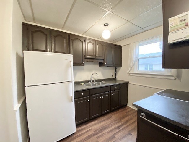 Building Photo - ALL Inclusive 2 Bedroom + Den * GARAGE BAY...