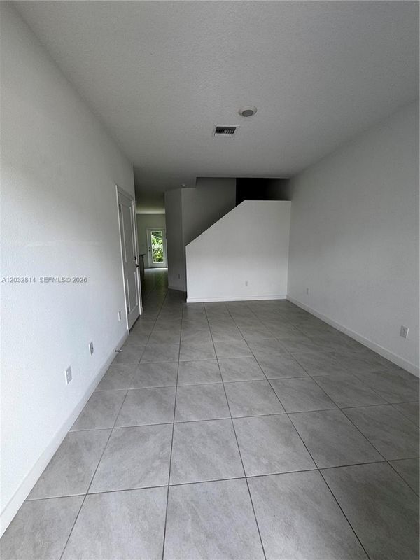 Building Photo - 4860 Dillon St