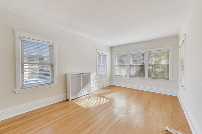 Foto del edificio - 916 Pleasant St