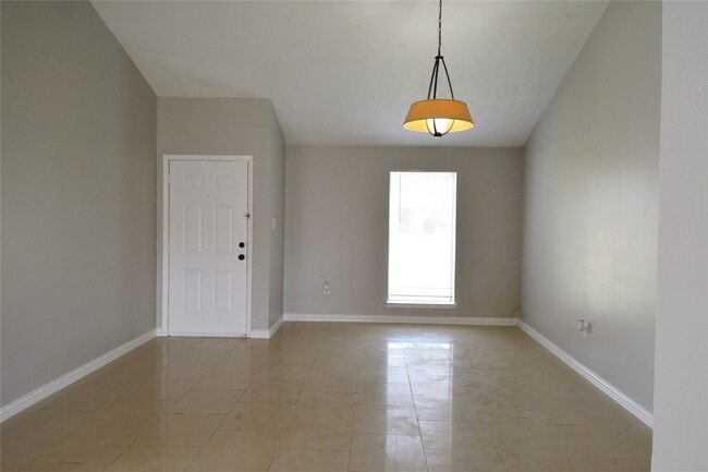 Building Photo - 10127 Sagegate Dr