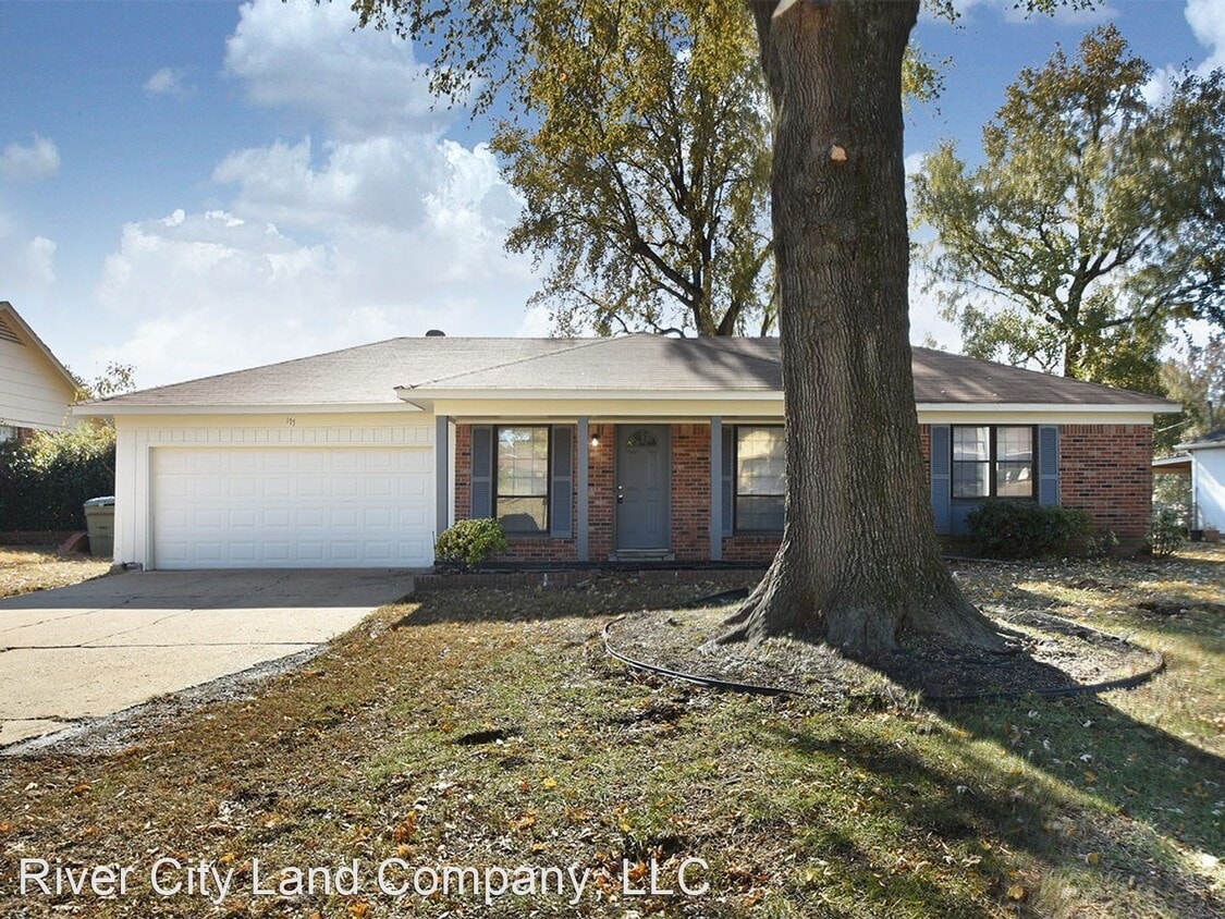 Primary Photo - 3 br, 1.5 bath House - 177 E. Fairway Ave