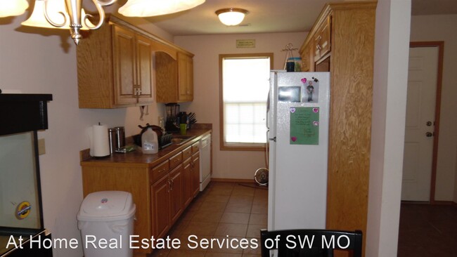Foto del edificio - 1092-1096 N Westwood Ave