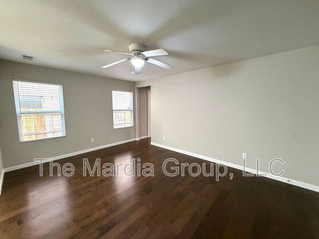 Foto del edificio - 2337 Bloomfield Dr