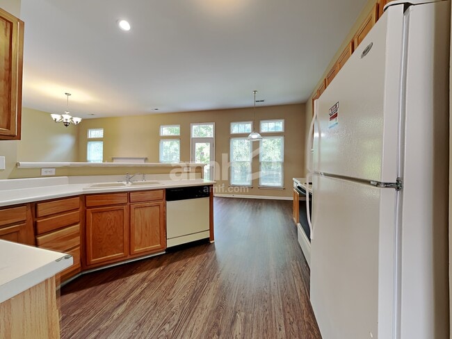 Building Photo - 127 Bathurst Ln