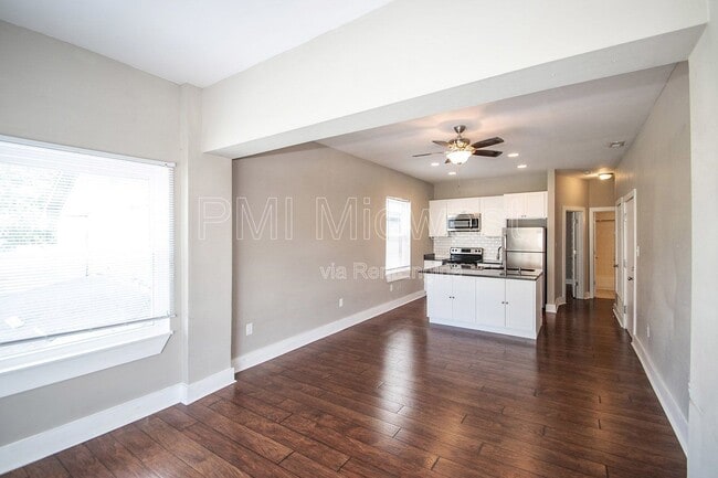 Building Photo - 2029 N College Ave