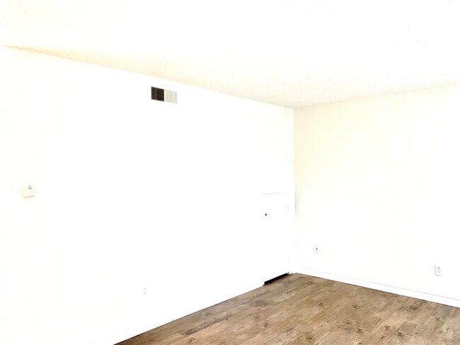 Building Photo - 919 S Weatherred Dr