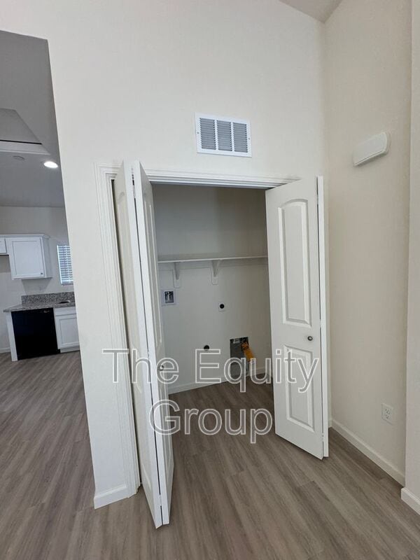 Building Photo - 4112 E Kaweah Ave