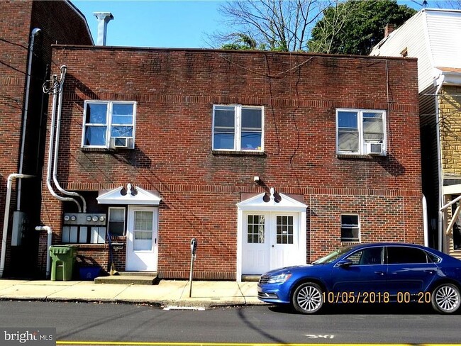 Building Photo - 68 S Tulpehocken St