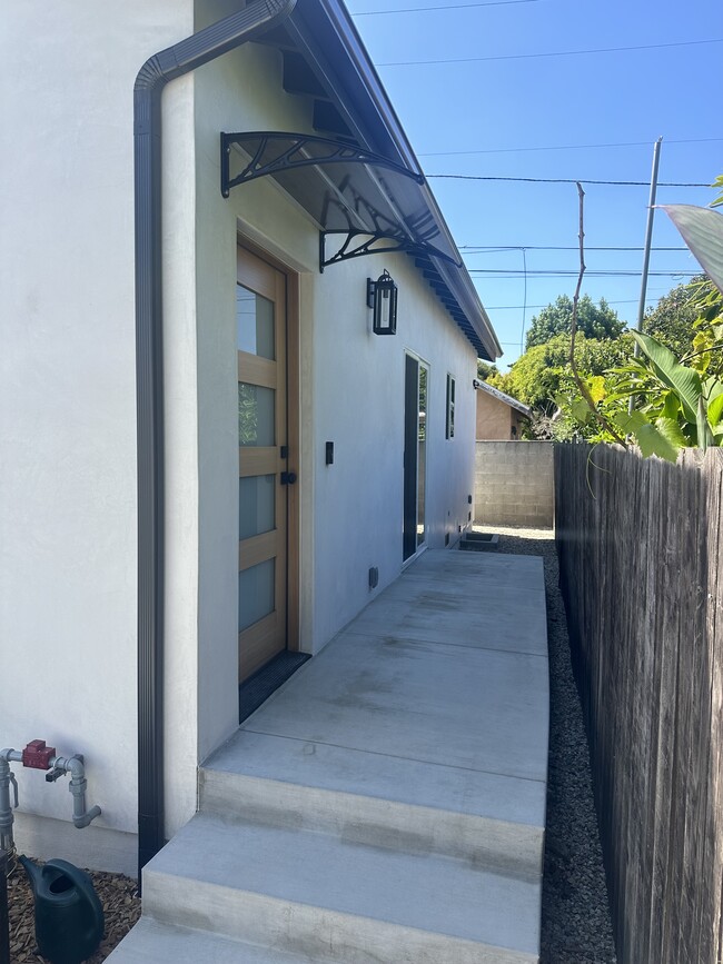Photo - 11337 Utopia Ave (Los Angeles, CA) House
