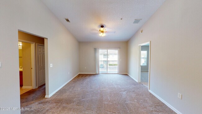 Foto del edificio - 7920 Merrill Rd
