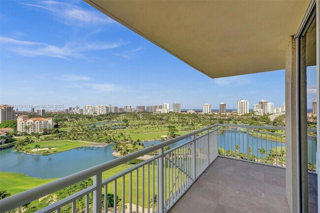 Foto del edificio - 19501 W Country Club Dr