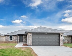 Building Photo - 1624 Highland Loop