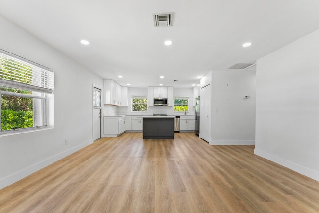 Foto del edificio - 632 Allen Ave