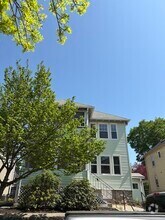 Building Photo - 27 Knoll St